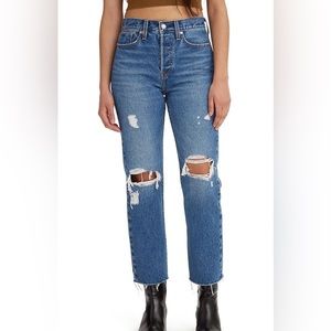 Levi’s Wedgie Straight Fit distressed jeans